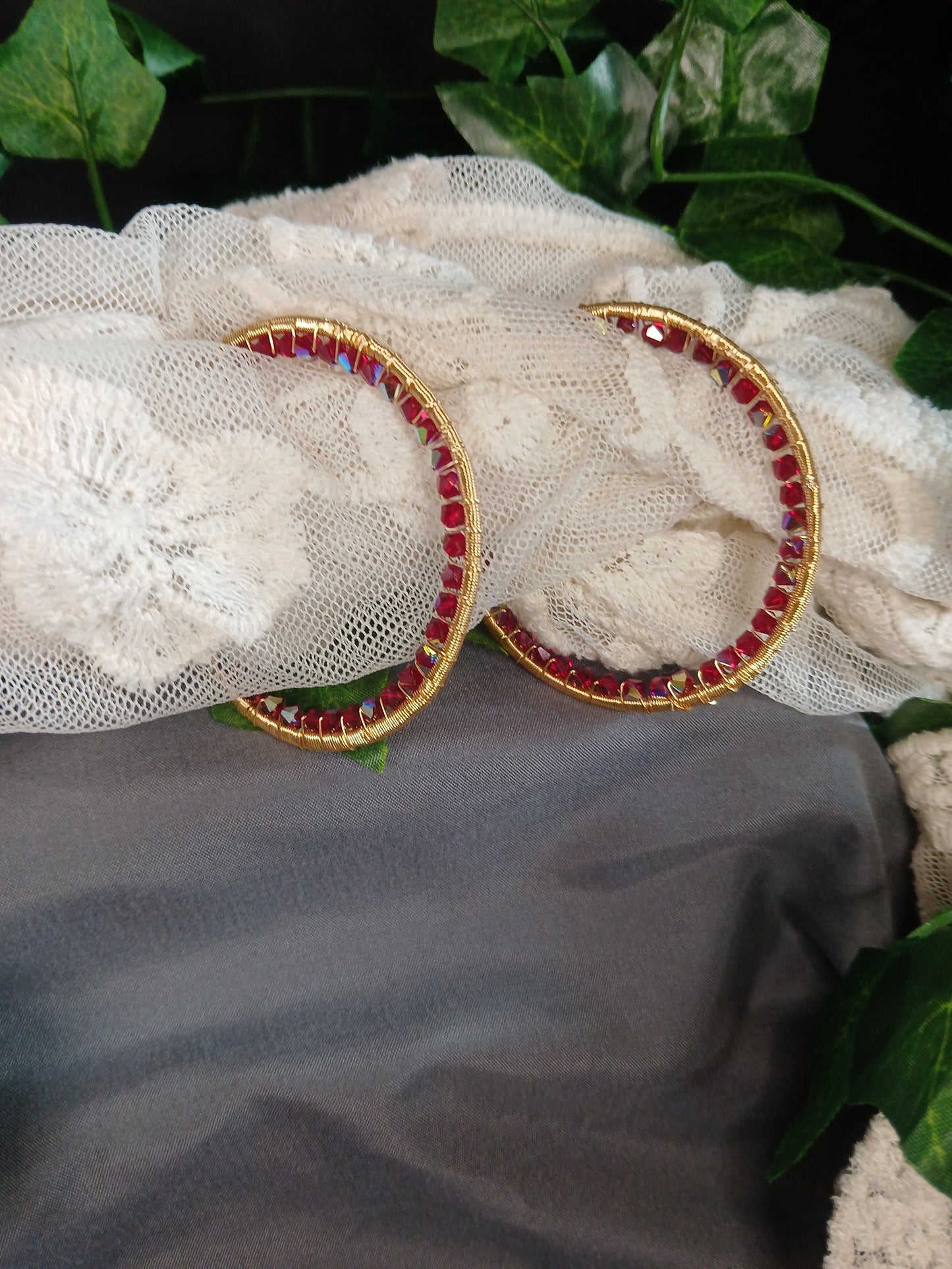 Crimson Lattice Hoops