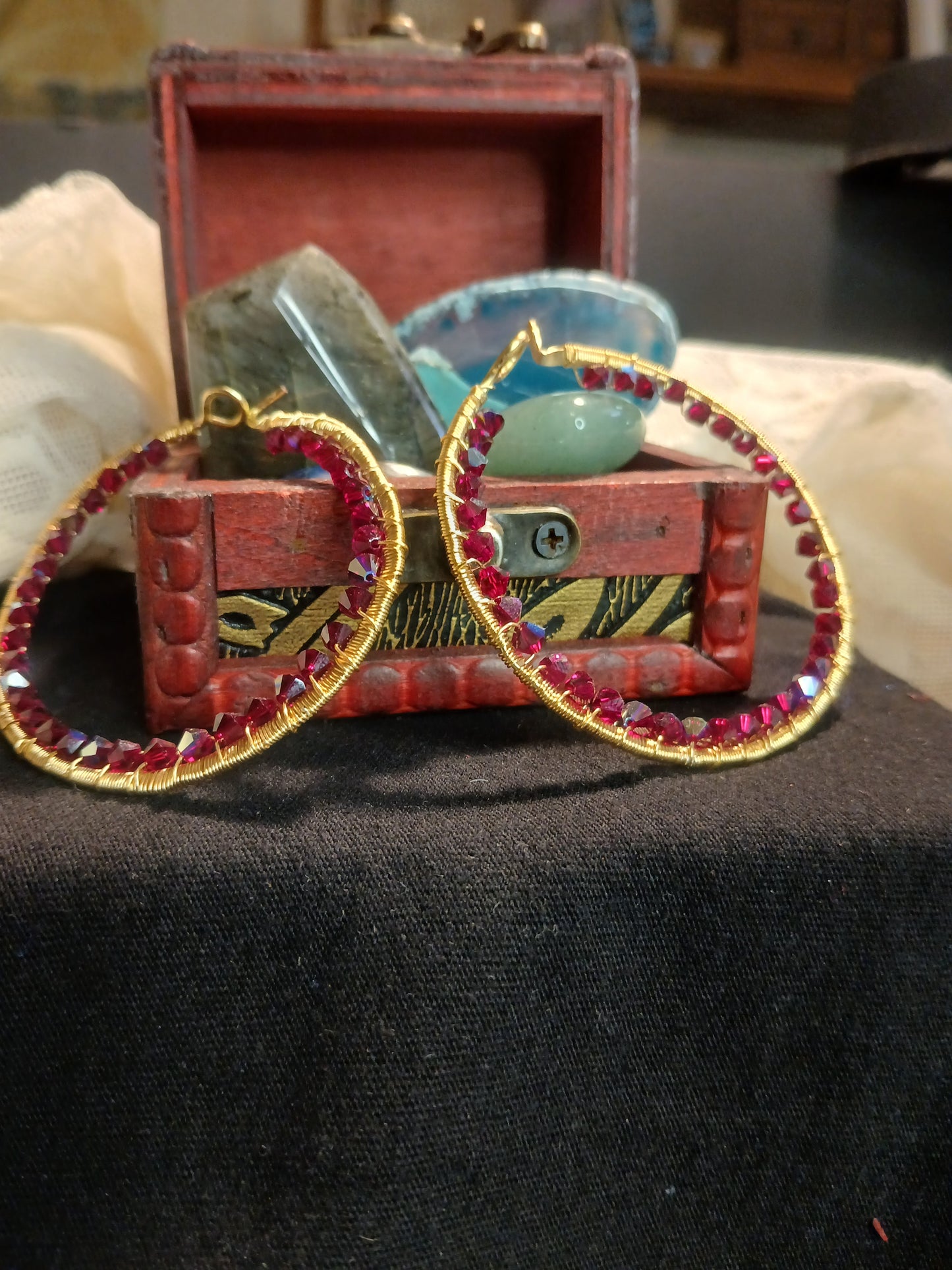 Crimson Lattice Hoops